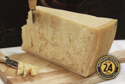 Parmigiano Reggiano - Stagionatura 24 MESI - Pezzatura da 700 gr Parmigiano Reggiano - Stagionatura 24 MESI - Pezzatura da 700 gr