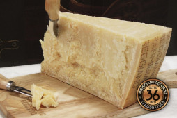 Parmigiano Reggiano - Stagionatura 36 MESI - Pezzatura da 700 gr Parmigiano Reggiano - Stagionatura 36 MESI - Pezzatura da 700 gr