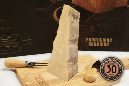 Parmigiano Reggiano - Stagionatura 30 MESI - Pezzatura da 250 gr Parmigiano Reggiano - Stagionatura 30 MESI - Pezzatura da 250 gr