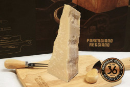 Parmigiano Reggiano - Stagionatura 36 MESI - Pezzatura da 250 gr Parmigiano Reggiano - Stagionatura 36 MESI - Pezzatura da 250 gr