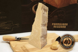 Parmigiano Reggiano - Stagionatura 40 MESI - Pezzatura da 250 gr Parmigiano Reggiano - Stagionatura 40 MESI - Pezzatura da 250 gr