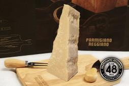 Parmigiano Reggiano - Stagionatura 48 MESI - Pezzatura da 250 gr Parmigiano Reggiano - Stagionatura 48 MESI - Pezzatura da 250 gr