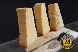 Parmigiano Reggiano - Stagionatura 24 MESI - 1,2 kg diviso in 3 Pezzature