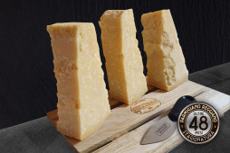 Parmigiano Reggiano - Stagionatura 48 MESI - 1,2 kg diviso in 3 Pezzature