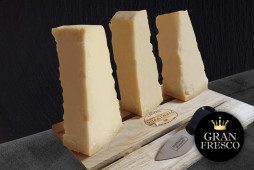 Formaggio italiano da tavola - Stagionatura tra 8 e 12 MESI - 1kg diviso in 3 Pezzature Formaggio italiano da tavola - Stagionatura tra 8 e 12 MESI - 1kg diviso in 3 Pezzature