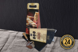 CONFEZIONE NATALIZIA CON AFFETTAFORMAGGIO  Parmigiano Reggiano - Stagionatura 24 MESI - 1kg CONFEZIONE NATALIZIA CON AFFETTAFORMAGGIO  Parmigiano Reggiano - Stagionatura 24 MESI - 1kg