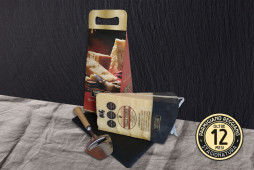 CONFEZIONE NATALIZIA CON AFFETTAGRANA Parmigiano Reggiano - Stagionatura 12 MESI - 1kg CONFEZIONE NATALIZIA CON AFFETTAGRANA Parmigiano Reggiano - Stagionatura 12 MESI - 1kg
