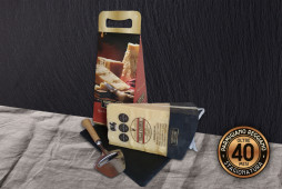 CONFEZIONE NATALIZIA CON AFFETTAGRANA  Parmigiano Reggiano - Stagionatura 40 MESI - 1kg CONFEZIONE NATALIZIA CON AFFETTAGRANA  Parmigiano Reggiano - Stagionatura 40 MESI - 1kg