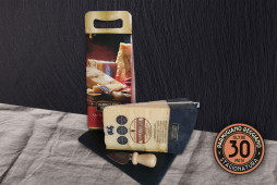 CONFEZIONE NATALIZIA CON COLTELLINO Parmigiano Reggiano - Stagionatura 30 MESI - 1kg CONFEZIONE NATALIZIA CON COLTELLINO Parmigiano Reggiano - Stagionatura 30 MESI - 1kg
