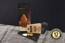 CONFEZIONE TRADIZIONALE con COLTELLINO Parmigiano Reggiano - Stagionatura 12 MESI - 1kg CONFEZIONE TRADIZIONALE con COLTELLINO Parmigiano Reggiano - Stagionatura 12 MESI - 1kg