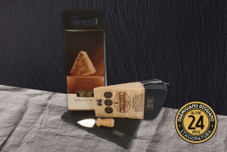 CONFEZIONE TRADIZIONALE con COLTELLINO Parmigiano Reggiano - Stagionatura 24 MESI - 1kg CONFEZIONE TRADIZIONALE con COLTELLINO Parmigiano Reggiano - Stagionatura 24 MESI - 1kg
