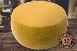 Parmigiano Reggiano - Stagionatura 30 MESI - Forma Intera circa 40kg Parmigiano Reggiano - Stagionatura 30 MESI - Forma Intera circa 40kg