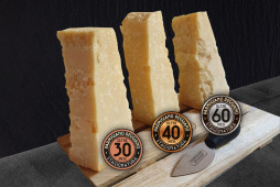Parmigiano Reggiano - KIT ASSAGGIO GOLD - Stagionature 30-40-60 MESI - 3 Punte per un peso totale di 1,5Kg