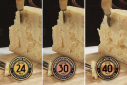 Parmigiano Reggiano - KIT FAMILY - Stagionature 24-30-40 MESI - Pezzature da 1,5 Kg Parmigiano Reggiano - KIT FAMILY - Stagionature 24-30-40 MESI - Pezzature da 1,5 Kg