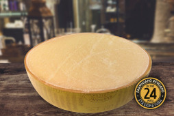 Parmigiano Reggiano - Stagionatura 24 MESI - Mezza Forma circa 20kg Parmigiano Reggiano - Stagionatura 24 MESI - Mezza Forma circa 20kg