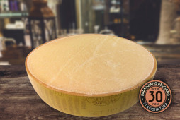 Parmigiano Reggiano - Stagionatura 30 MESI - Mezza Forma circa 20kg Parmigiano Reggiano - Stagionatura 30 MESI - Mezza Forma circa 20kg