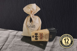SACCHETTO IN STOFFA con COLTELLINO Parmigiano Reggiano - Stagionatura 12 MESI - 1kg SACCHETTO IN STOFFA con COLTELLINO Parmigiano Reggiano - Stagionatura 12 MESI - 1kg