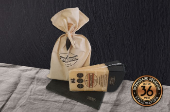 SACCHETTO IN STOFFA con COLTELLINO Parmigiano Reggiano - Stagionatura 36 MESI - 1kg