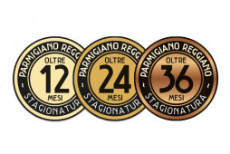 KIT SNACK Bocconcini Parmigiano Reggiano - Stagionatura 12-24-36 MESI - 900gr KIT SNACK Bocconcini Parmigiano Reggiano - Stagionatura 12-24-36 MESI - 900gr